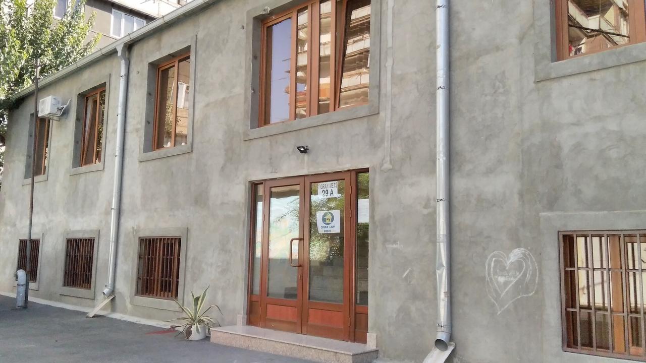 Shat Lav Hostel Jerevan Eksteriør billede