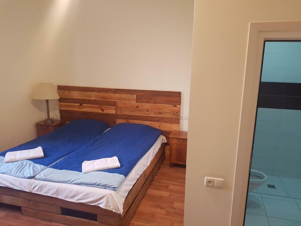 Shat Lav Hostel Jerevan Eksteriør billede